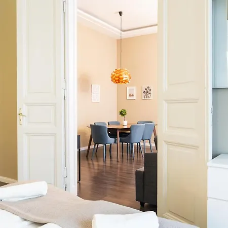 Spacious Luxury At The Heart Of Apartamento Budapeste