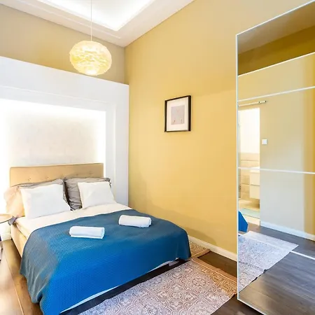 Spacious Luxury At The Heart Of Apartmán