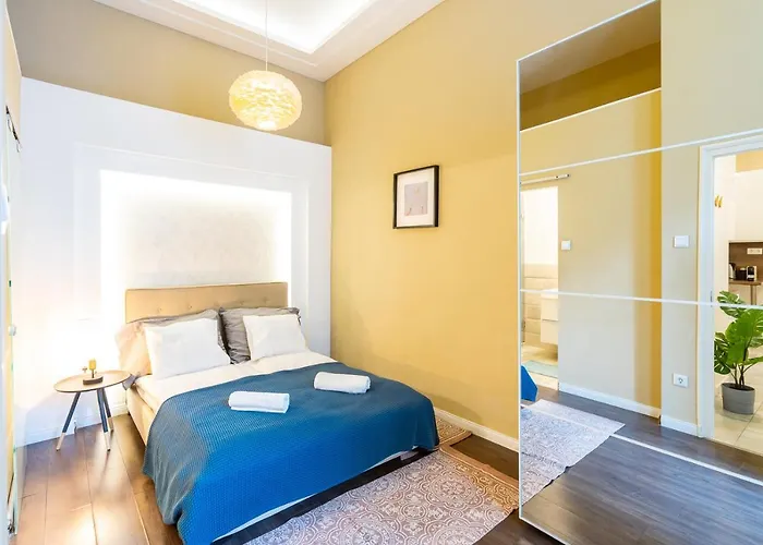 Spacious Luxury At The Heart Of Lejlighed