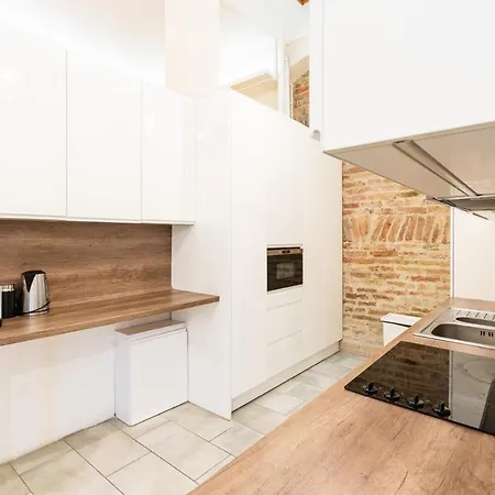Spacious Luxury At The Heart Of Lägenhet Budapest