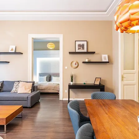 דירה Spacious Luxury At The Heart Of