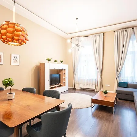 דירה Spacious Luxury At The Heart Of